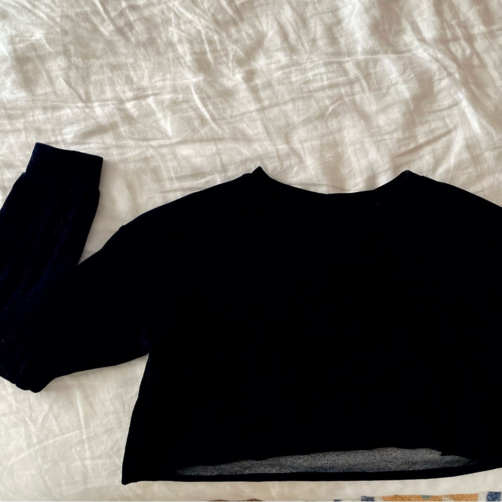 BLACKK VELVET FOREVER 21 LONG SLEEVE SHIRT